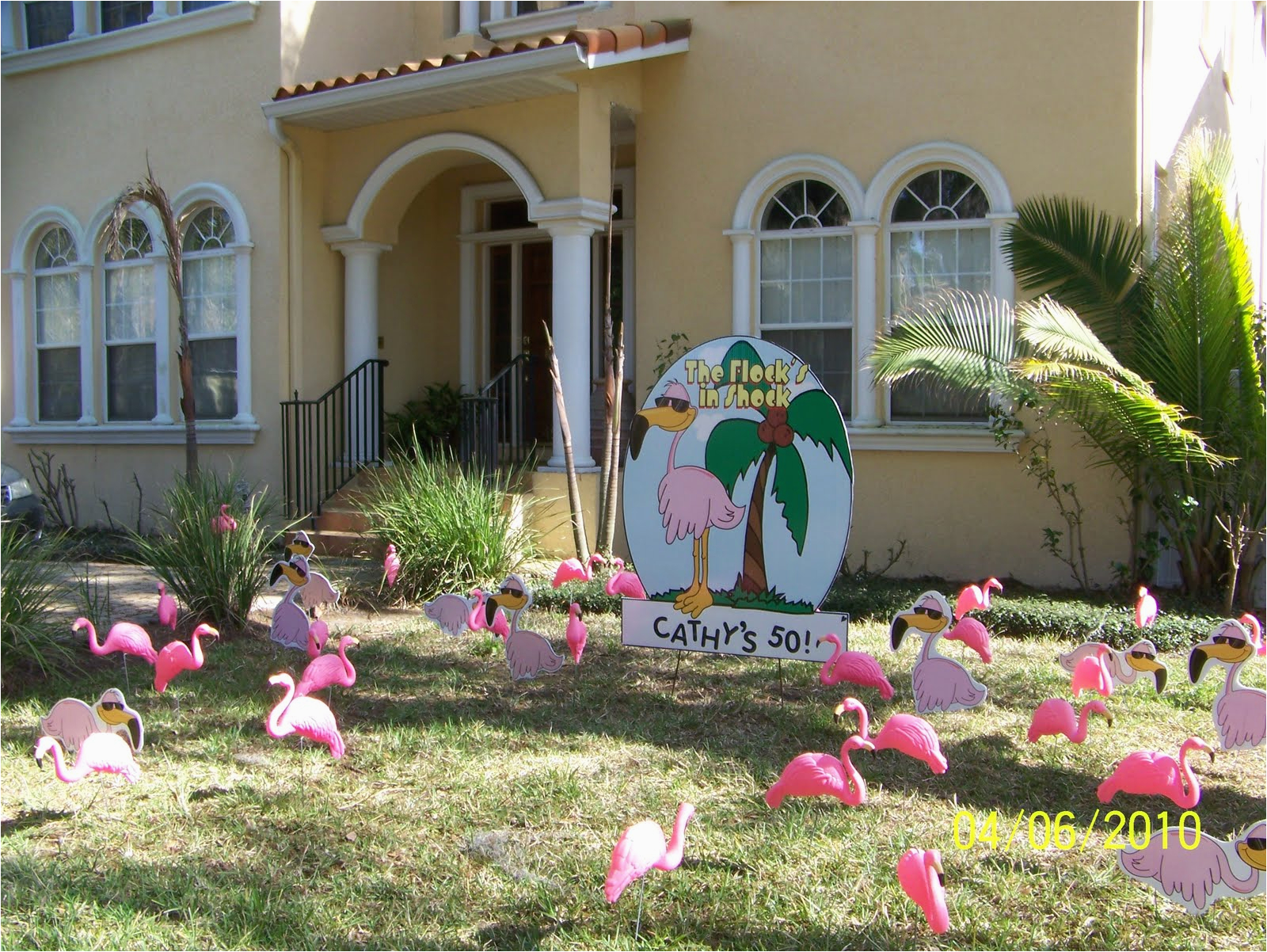 pink flamingos happy birthday lawn