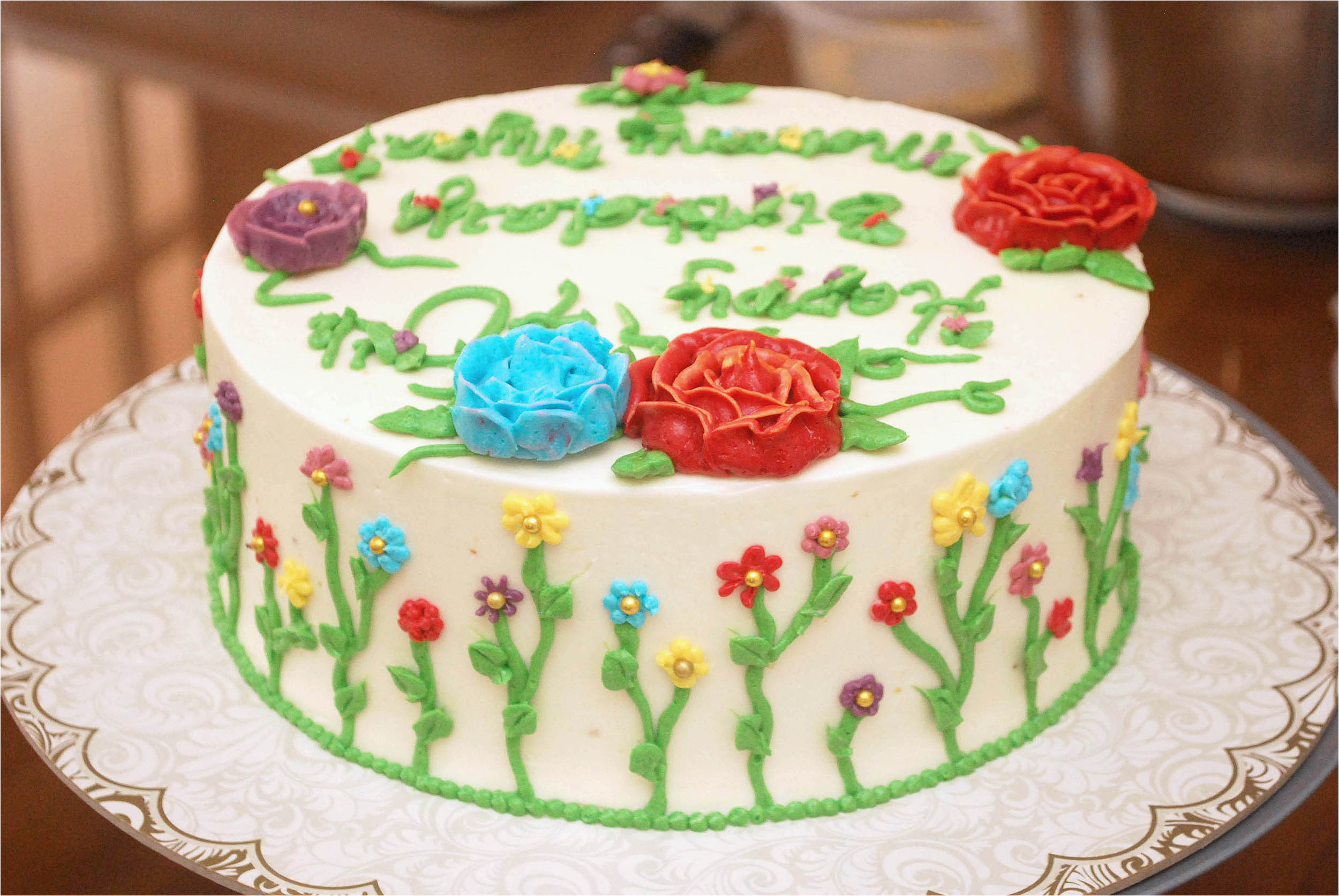 decorate birthday cakes