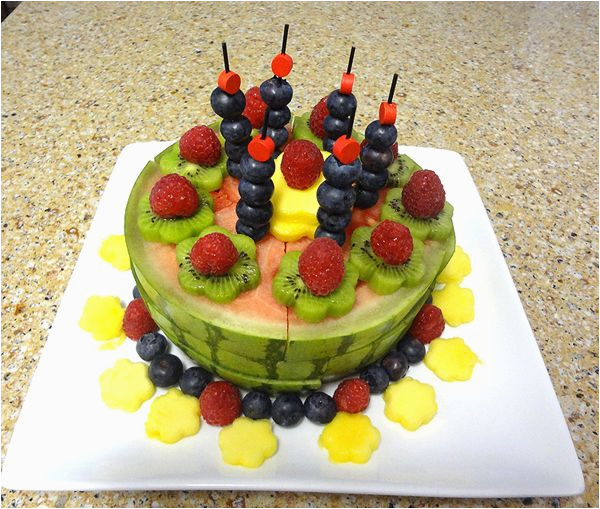 fruit cake decorating