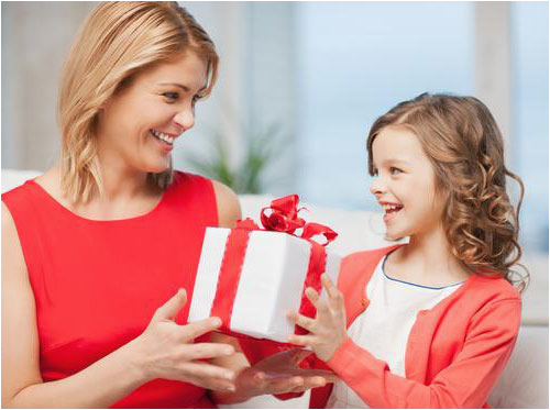 top 10 gifts you can give your mom on her birthday