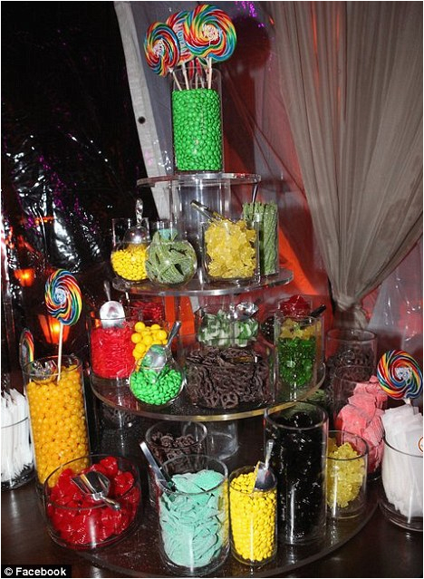 rihannas star studded 23rd birthday party ice sculptures cupcakes